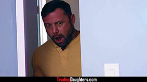 Tata i svekar se menjaju za tabu Facetime jebanje uhvaćeni!