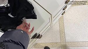 Mağazada iç çamaşırı deniyor ve kendimi parmaklıyorum, ayıp oldu!