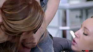 متعة ثلاثية مع ليتل وبنتي؟