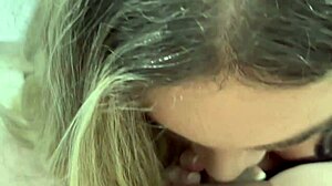 Sarışın Büyük Memeli Ağzına Daha Fazla Döl İstiyor?