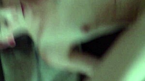 die enge pussy eines teens wird im freien gefickt