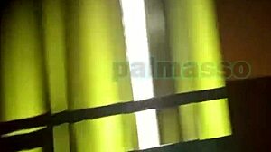 隠しカメラがラティーナの奥さんが家賃でヤるのを捕まえる！ 😱