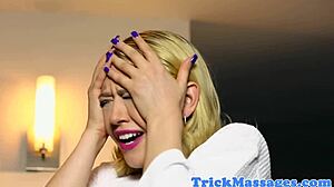 Грудастые красотки заманивают массажиста в дикий трио