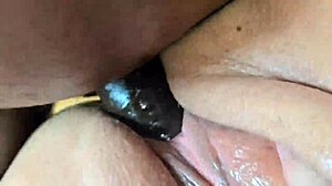 와! 상사가 큰 검은 자지 가진 유지보수 직원한테 자위하다 걸렸어!