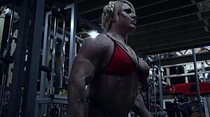 巨大FBB展示肌肉巨乳