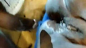 Coño Ebony Grueso Domina en Clips Caseros Interraciales Calientes