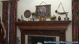 Kekasih Lesbian Terjun ke Dalam Jilat Pepek Penuh Gairah dan Tribbing Sengit