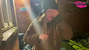 Cracky, podpiši mojo rit s svojim znakom! Popolnoma tvoja v javni ponižanju