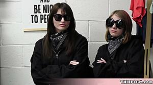 Мале антифа тинејџерке лажирају протест за врући секс у продавници