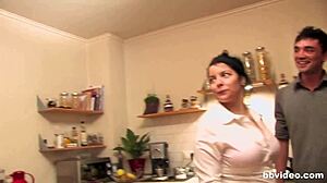 Nemôžem uveriť, že tento perverzný rodinný sex ma ohnul