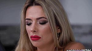 גוף הסופר חם של שלינה דיווינס משגע אותי