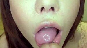 ワオ、巨大な日本人のおっぱいがアクション中！