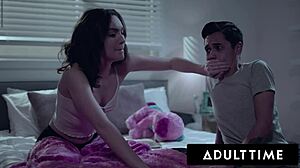 Jadi, remaja 18+ Freya Parker kabur sama pacar stepsister buat doggystyle kasar