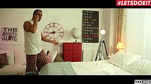 Испанска брюнетка млада отива hardcore с зрелия Антонио Рос