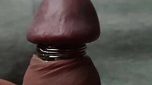 Chceš vidět můj kroužek na péru v extrémní bondage hře?