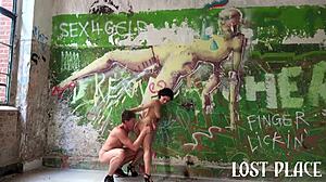 Джейсон Стил трахает в лицо Стейси Блум под дождем в потерянном месте с жестким уличным трахом