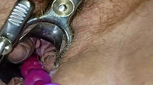 Эм, засовываю анальные шарики глубоко в её зияющую дыру