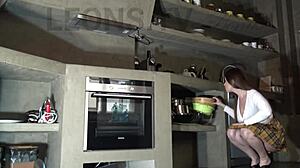 แม่บ้านผมน้ำตาลร้อนแรงโชว์ทรัพย์ใหญ่