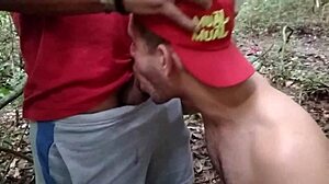 Ssanie nieznajomych na szlaku w parku, chcesz dołączyć do tych amatorskich gejowskich analnych przygód z rżnięciem w dupę?