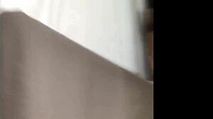 Apa Aku Tangkap Adik Tiri Blonde Cantik 18+ Brin Summer Mandi dengan Kontol Monster?