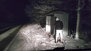 호른 폴란드 와이프 슬럿이 집으로 가는 길에 야외에서 친구에게 세게 박혀