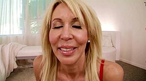 Erica Lauren, cougar-milf, imee jättikyrpää POV-tyylillä