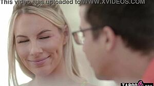 Bystig milf pianolärare Bunny Madison motiverar ung elev med extra! 😍