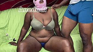 Quer ver pauzão negro africano penetrar fundo a colega de quarto milf ebony?