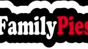 सेक्सी लड़कियाँ ब्रिट ब्लेयर और मॉली लिटिल स्टेपब्रो से ब्लोजॉब चाहती हैं