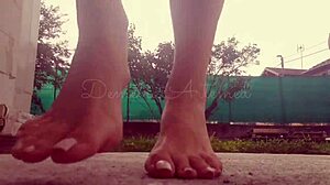 Bare Feet Worship in Detailed Fetish Scene