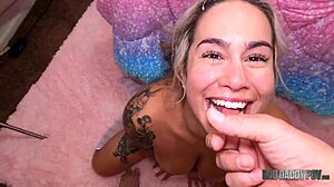 Busty Pawg stiefdochter Misty Meaner speelt slechte meid rol