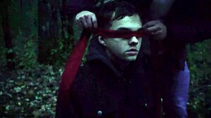 Эй, хочешь посмотреть, как этот милый твинк выпускает огромную порцию?