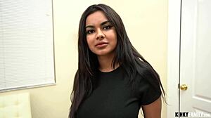 Pervertirane družinske skrivnosti z bujno polsestro Numi Zarah