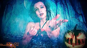 幽霊のガールフレンドが汚いロールプレイでオナニーをガイド！