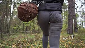 स्पैंडेक्स जींस गर्ल आउटडोर्स में वीपीएल से टीज करती है!