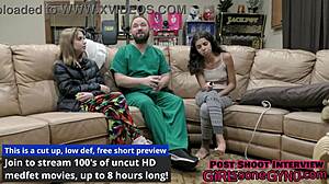 Daisy Bean endure un examen gyno humiliant par le Docteur Tampa pour entrer à l'université !