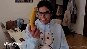 ほら、東洋ブロンドと異人種ラティーナブルネットの熱いレズプレイ！