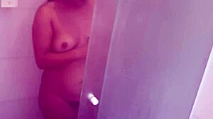 Јеси ли видео најдлакавију бразилску пичку како се брије?