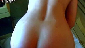 junge milf wird hart in der sauna gefickt