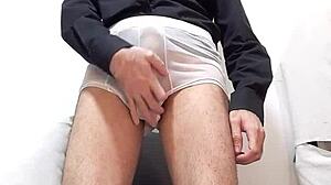 pau grande empinado jorrando leite