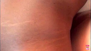 omg, ona dostane bičování a pak spolkné dva obří chlupy... 😱