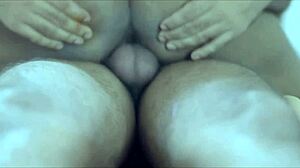 Dostum, sıcak Sudipa'nın Bengal müzik öğretmenimi becerişine bağımlıyım!