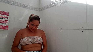 paty bumbum honors her admirer valdo on cam