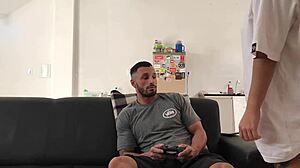 jogando video game e a gata veio me atentar nao resisti e soquei bem gostoso no rabao dela de quatro no sofa