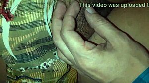 Indisk fru delas för en het natt