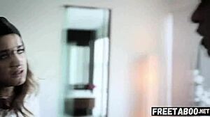 Lesbička nevlastná sestra mi dá naplniť svoju tesnú pičku, aby skryla tajomstvo