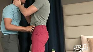 คอนราดและฟิลิปเย็ดเปลือยในหนังเกย์ของซีอัน โคดี