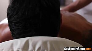 義息がオイル塗ってホットな義父を激しくバング！