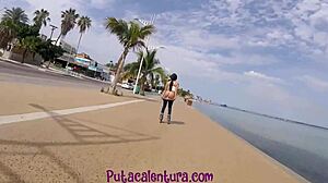 patina por malecon mostrando las nalgas y termina de perrito 😏