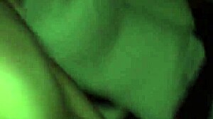 Corno Velho Amador Assiste Namorada Jovem 18+ Vadía Ser Fodida por Estranho em Vídeo Caseiro